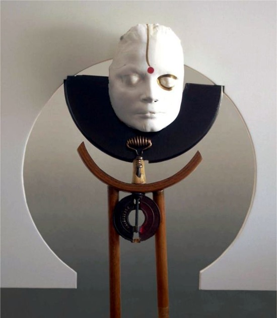 Close of the top of Awareness. Free standing sculpture. One of the main 8 sculptures from the Inner Circle belonging to the installation entitled, A Gathering. Fine Art by Sor�. Image copyright 2013 by Susana Sori